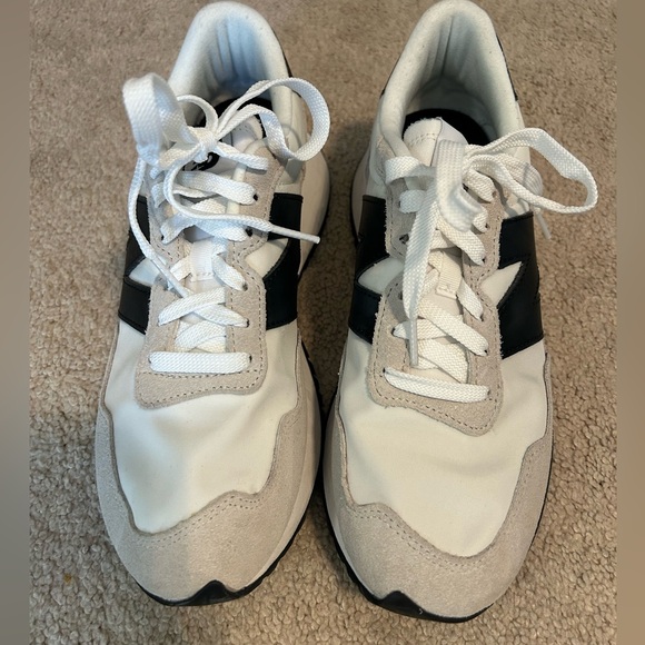 New Balance Womens’s White and Black Sneakers - Picture 3 of 4